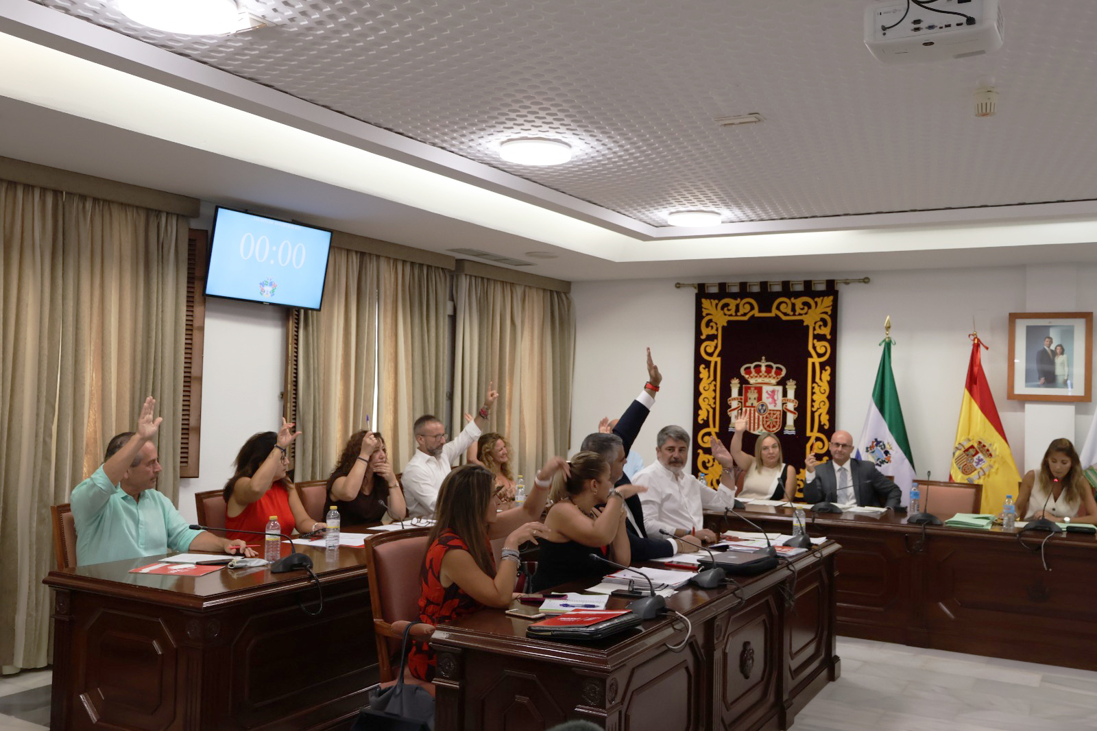 PSOE y Ciudadanos votan contra los vecinos de las urbanizaciones y rechazan la igualdad de derechos de todos los mijeños, vivan donde vivan
