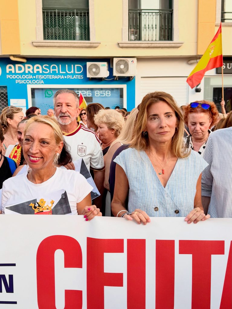 Mijas apoya masivamente a Ceuta en su día con la injustificable ausencia del PSOE
